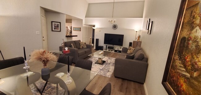 Building Photo - 2 Bedroom Condo