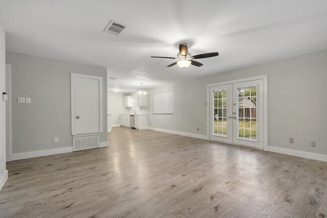 Building Photo - 6000 Softwood Dr
