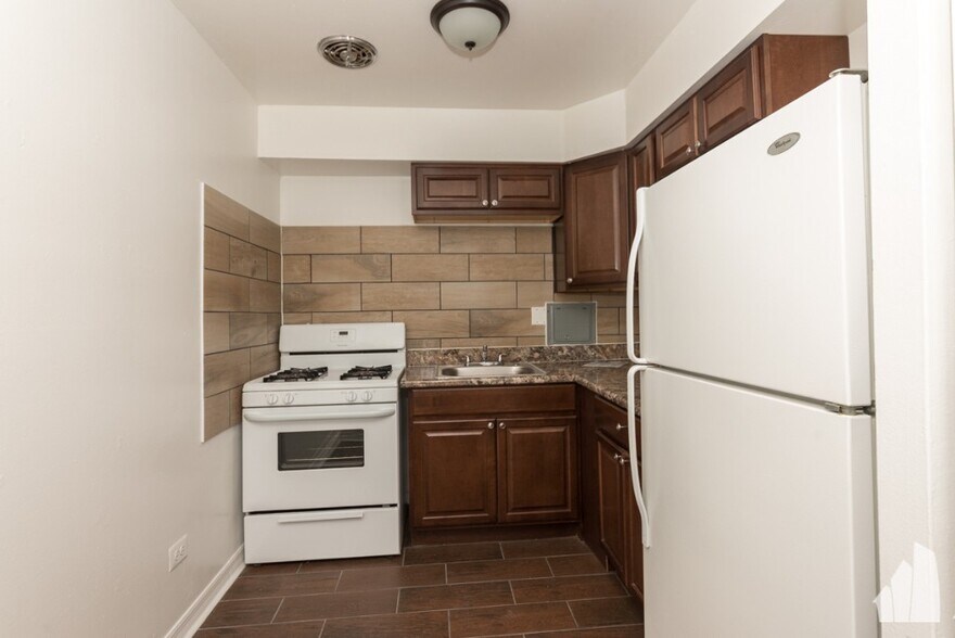 Building Photo - 1515 W Morse Ave