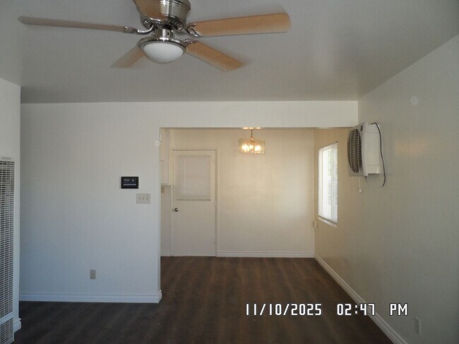 Building Photo - 5004