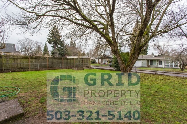 Building Photo - Spacious Two Bedroom Home with Backyard - N Portland!