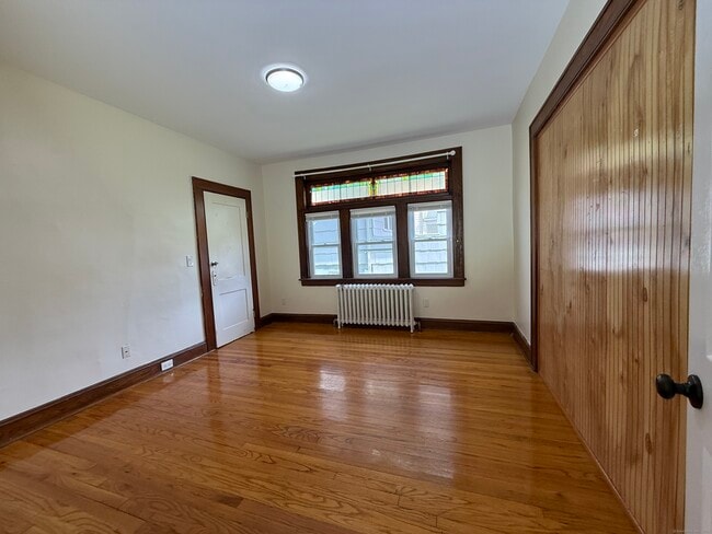 Building Photo - 556 Hawley Ave