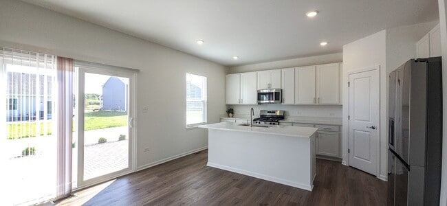 Building Photo - 8487 Redmond St