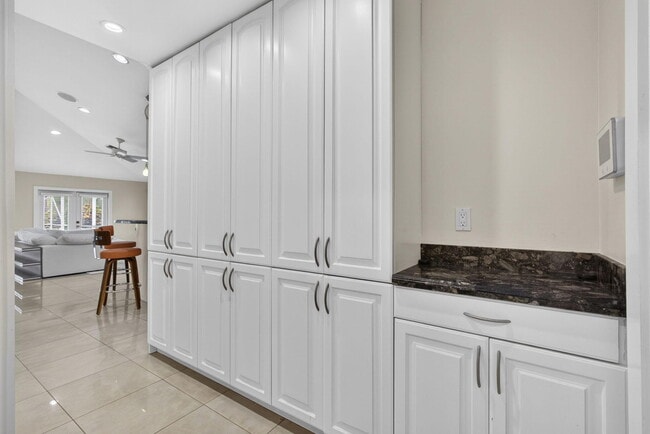 Building Photo - 5463 Sea Biscuit Rd