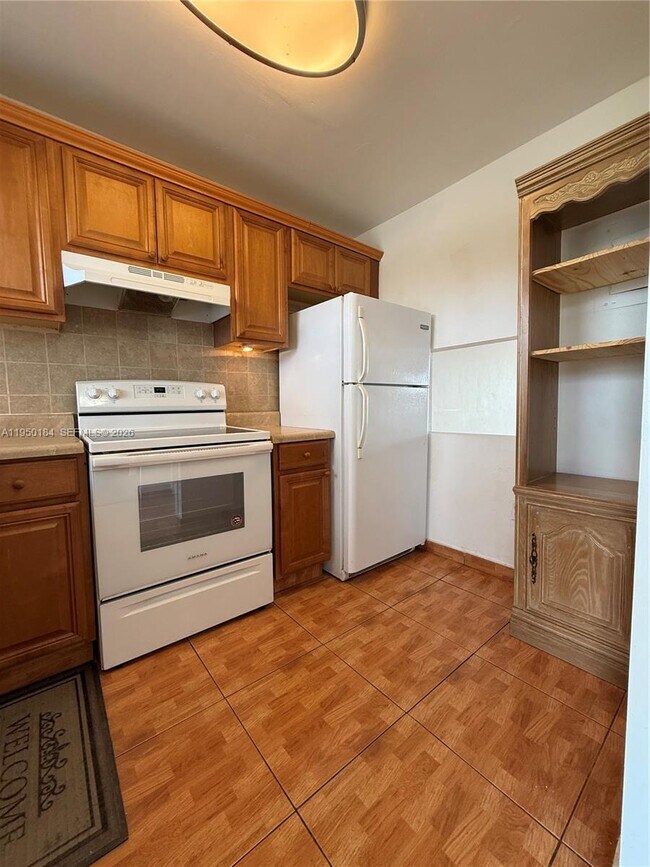 Building Photo - 8135 Sunrise Lakes Blvd