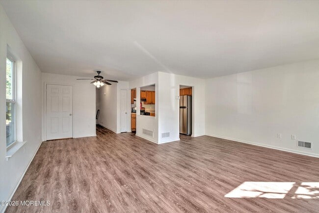 Building Photo - 6 Esplanade Way