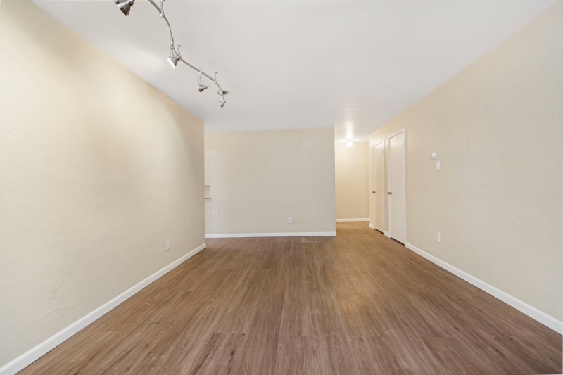 Building Photo - 1375 N Williams St