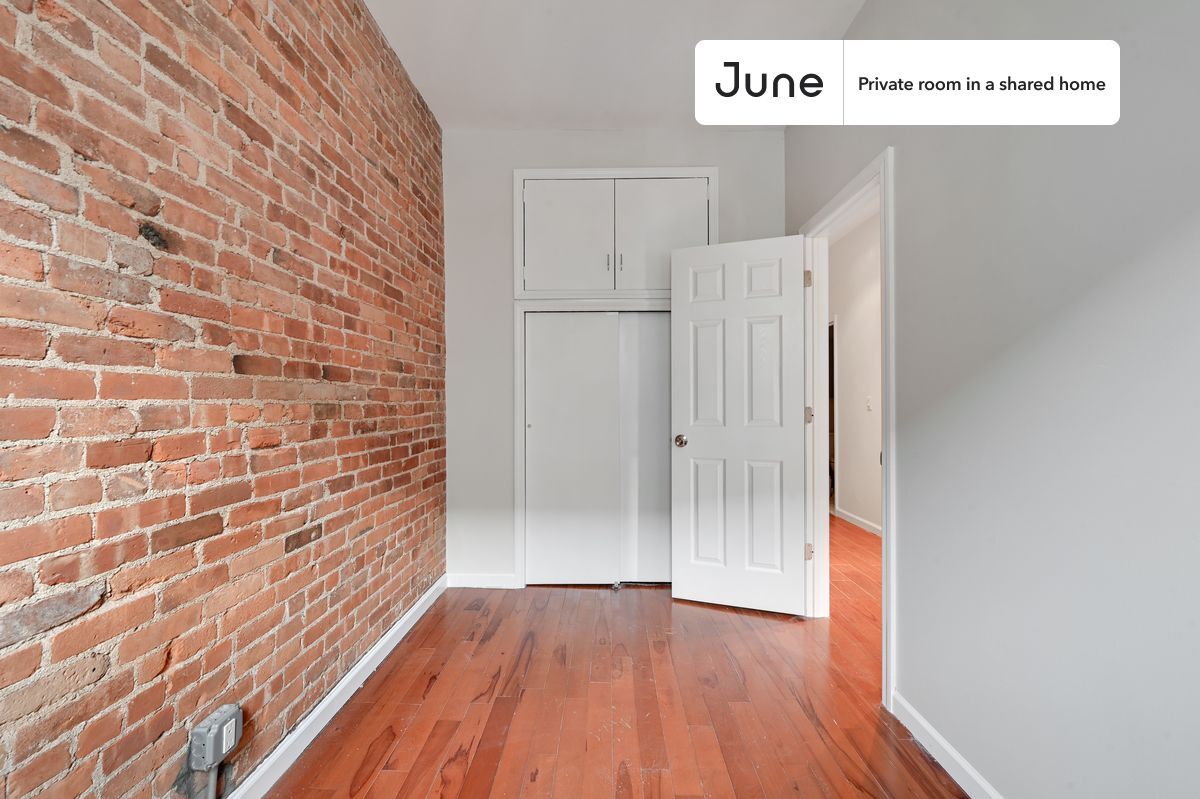 Building Photo - Private bedroom in 2 bed/1 bath Home