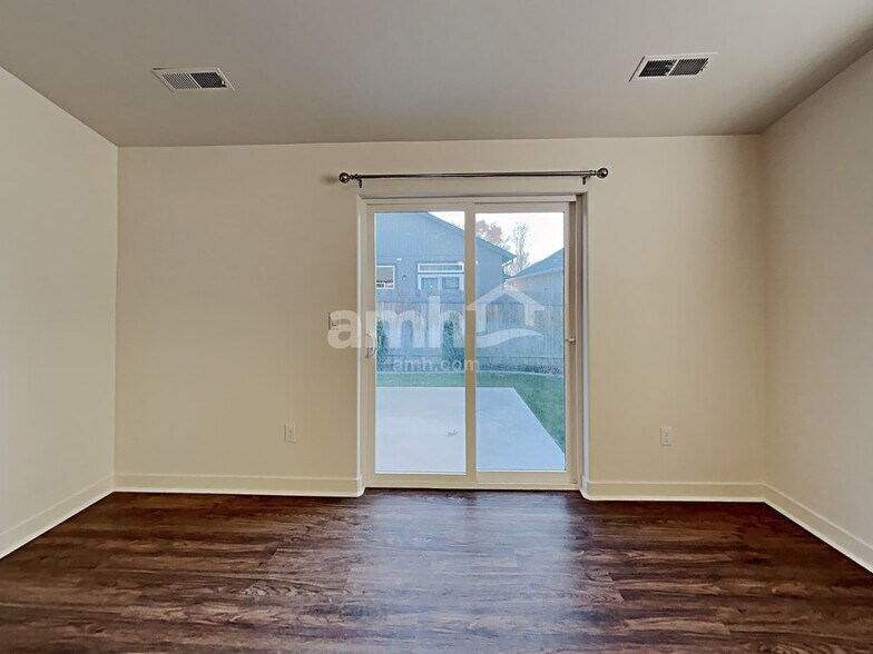 Building Photo - 1215 W Sanetta St