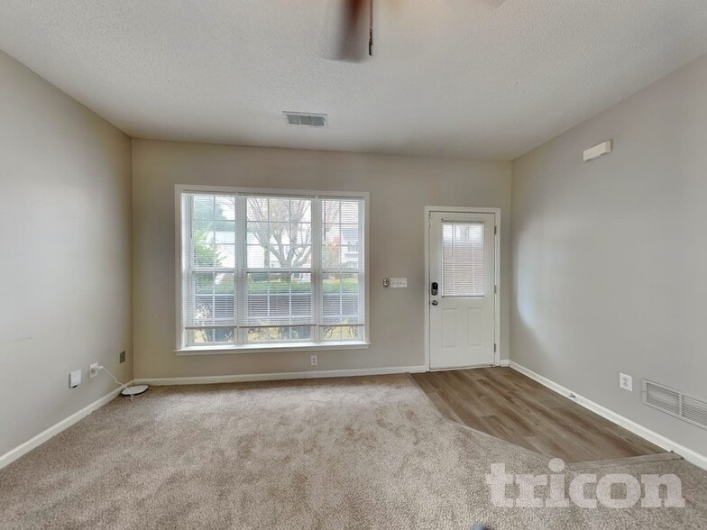 Building Photo - 1654 Heyford Cir NW