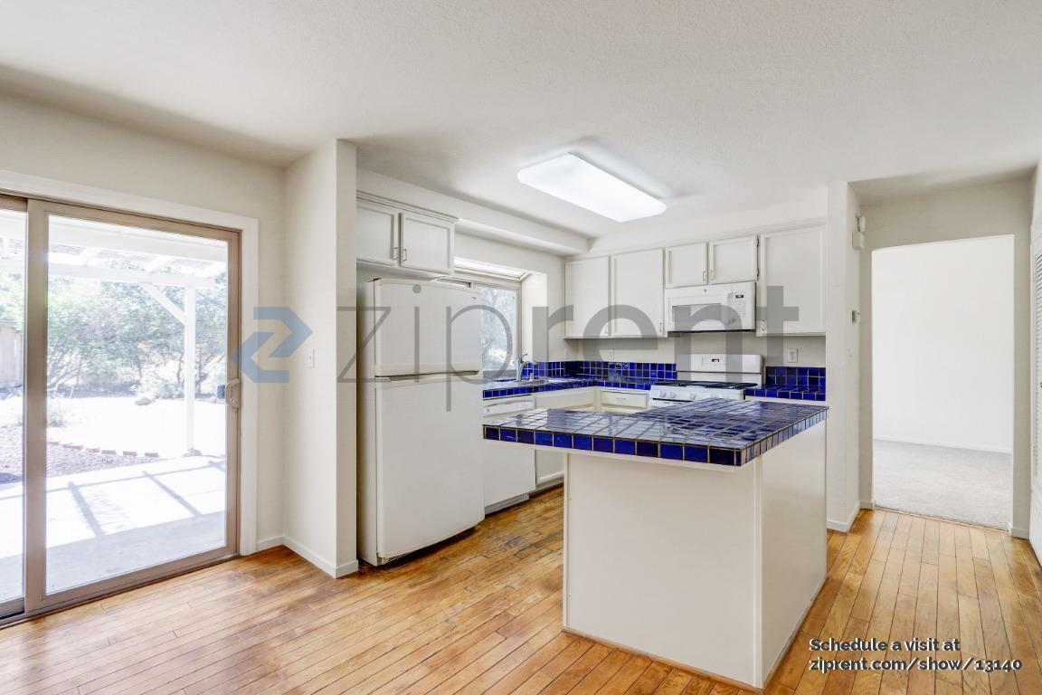 Building Photo - 1936 Lake View Pl