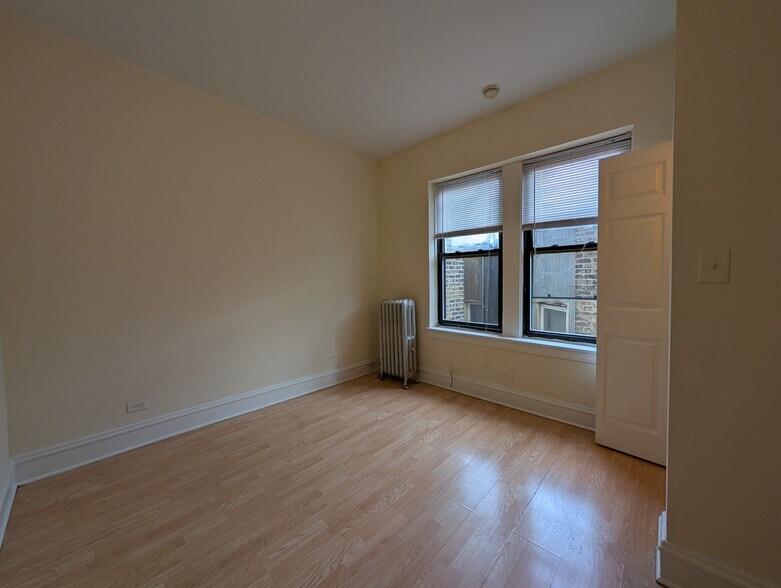 Building Photo - 4848 N Damen Ave