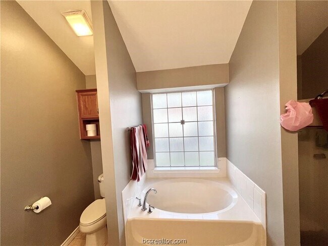 Building Photo - 3605 Vienna Dr