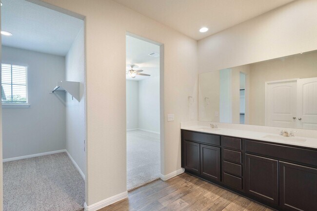 Building Photo - 1300 Anhalt Dr