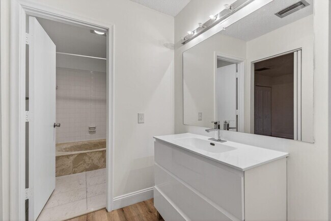 Building Photo - 21682 Cypress Rd