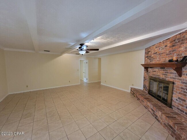 Building Photo - 738 Oak Ave