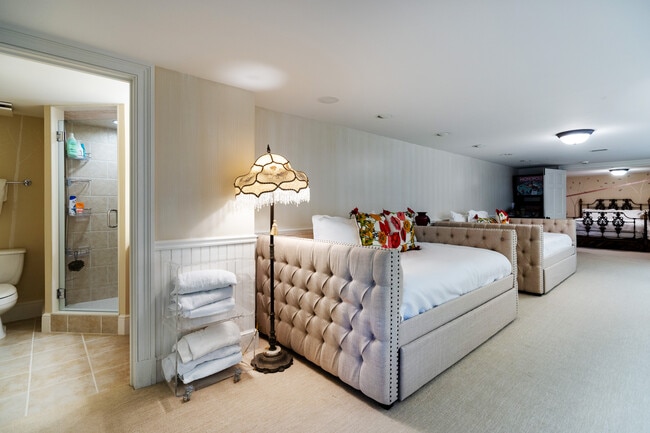 Building Photo - 3 Barclay Sq