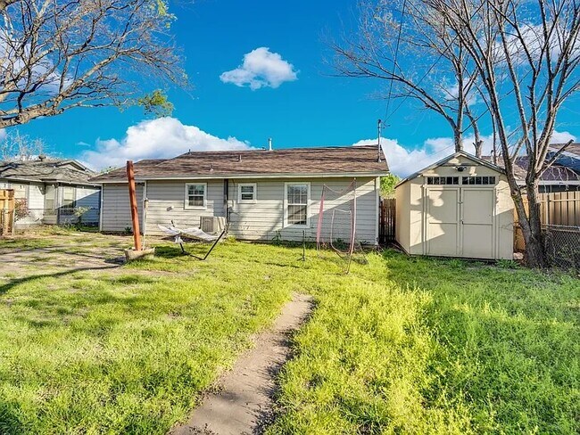Building Photo - 4208 Wiman Dr