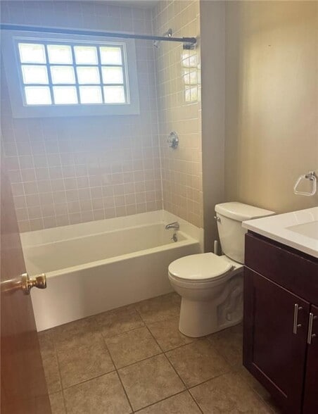 Building Photo - 272 Child St