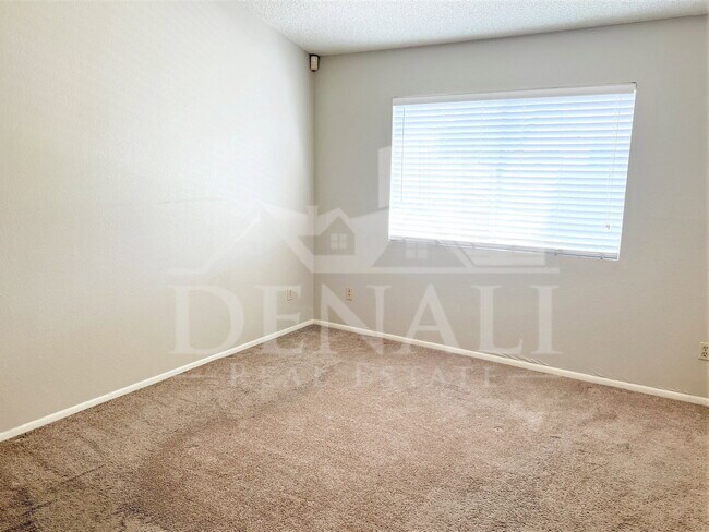 Building Photo - 3029 W Tonopah Dr