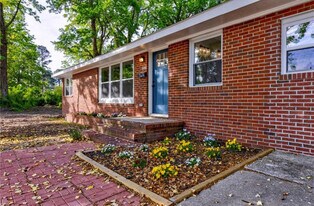 Building Photo - 1557 N Great Neck Rd