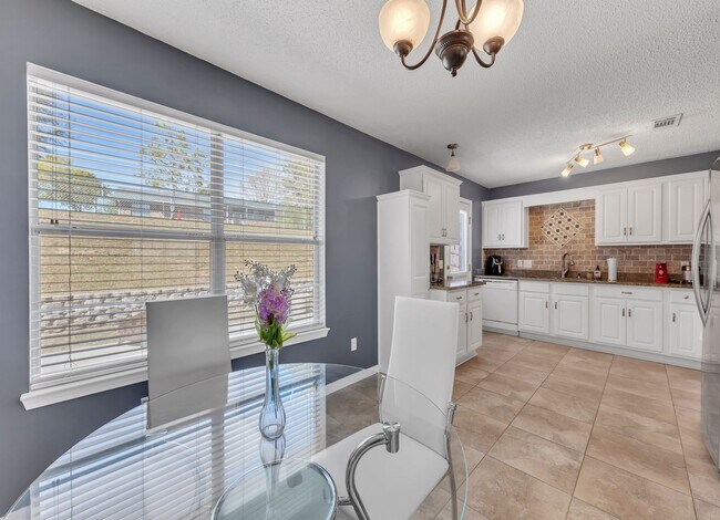 Building Photo - Renovated 3BR/2BA All-Brick Home | South C...