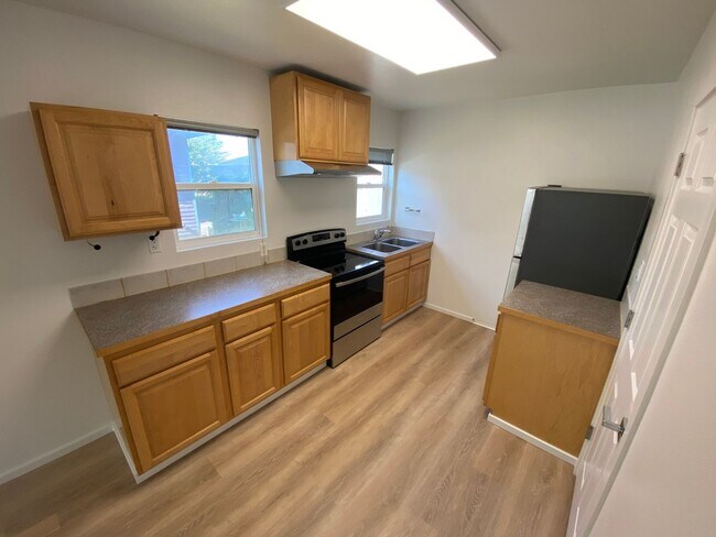 Building Photo - Move-In Ready!