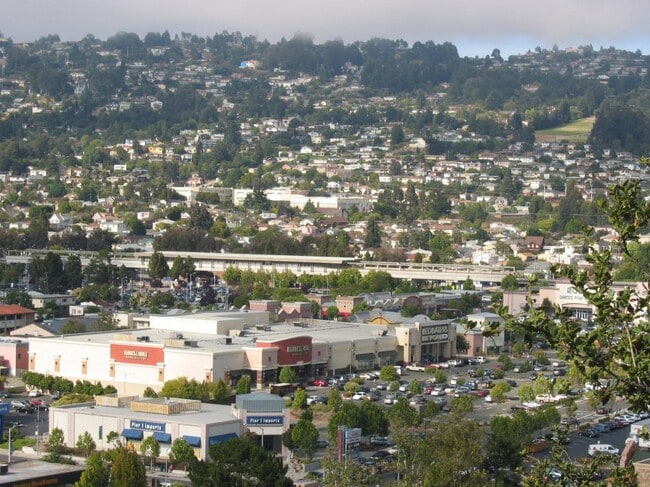 Building Photo - 525 Jackson St