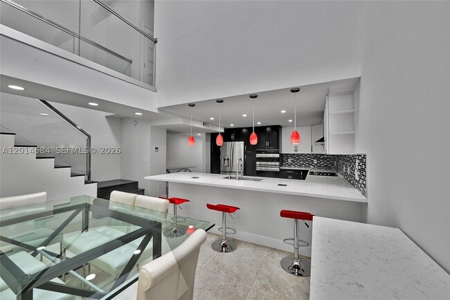 Building Photo - 350 Poinciana Island Dr