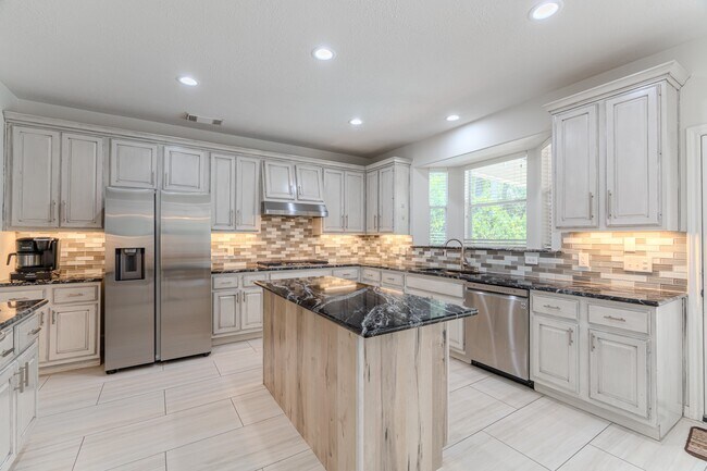Building Photo - 7 Stickley Ct