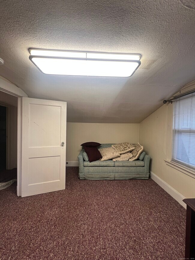 Building Photo - 466 Derby Ave