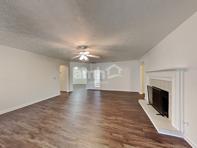 Building Photo - 2860 Cove Crossing Dr