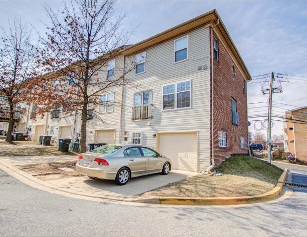 Building Photo - 2702 Stanton Rd SE