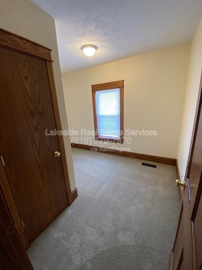 Building Photo - 750 Watkins St SE