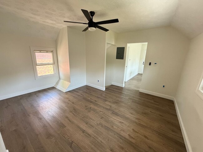 Building Photo - 2089 W 41st St