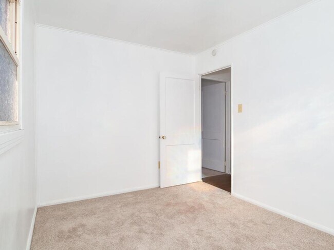 Building Photo - 3 Bedroom House on Quiet Street in Monaca