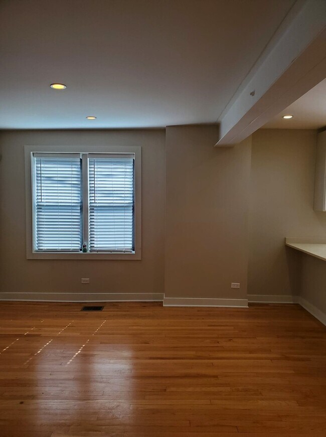 Building Photo - 3609.5 N Lakewood Ave