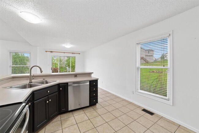 Building Photo - 287 Kerstyn Dr
