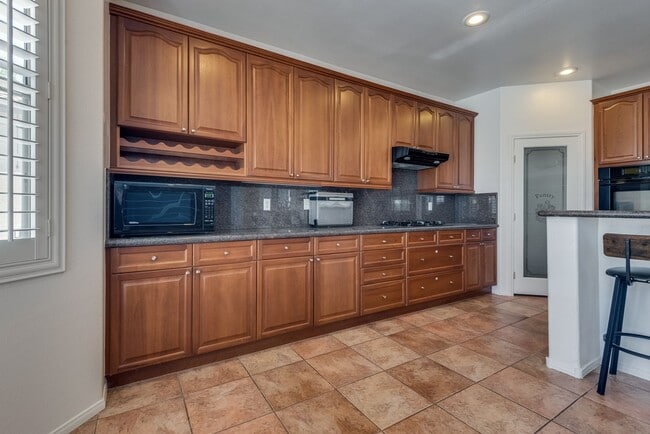 Building Photo - Elegant 4-Bedroom Home with Spa, Balcony &...