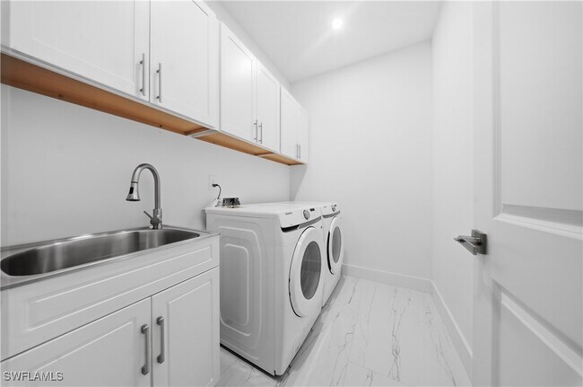 Building Photo - 1124 NE 35th Ln