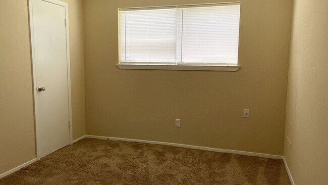 Building Photo - 306 Aft Way