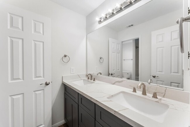 Building Photo - 2 Granite Path Pl