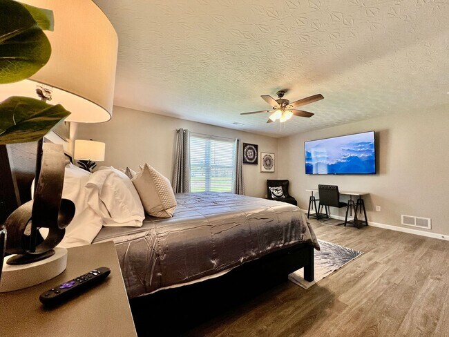 Building Photo - SkyHigh Retreat! Airplane themed escape in Trenton