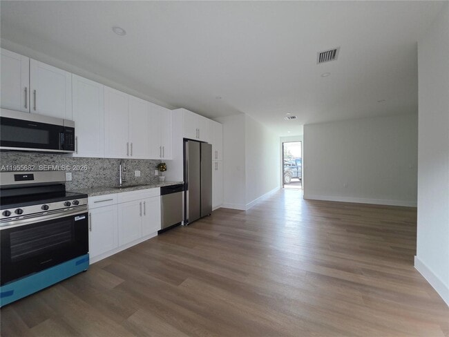 Building Photo - 1313 NW 6th Ave