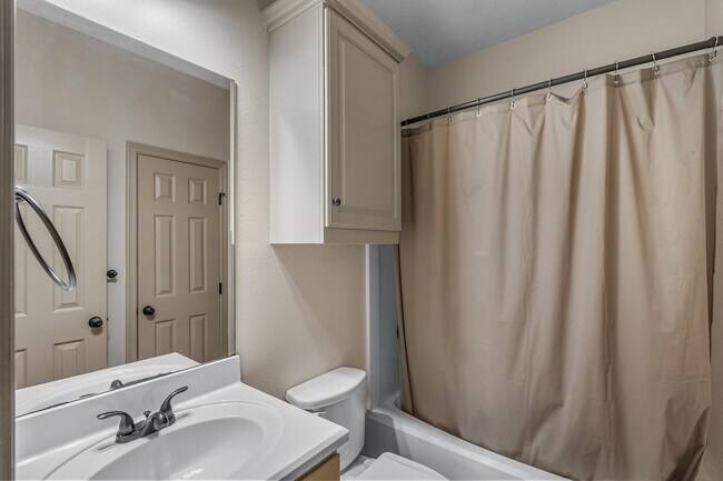 Building Photo - 403 Holleman Dr