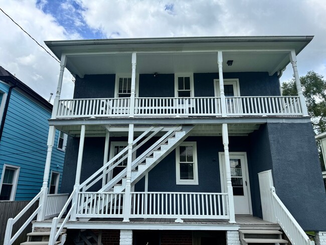 Primary Photo - Renovated 2 bed 1 bath duplex Unit-Richmon...