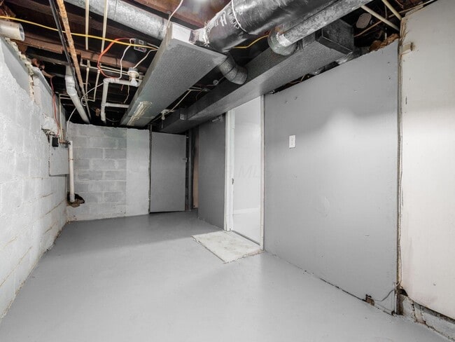 Building Photo - 501 Oak St