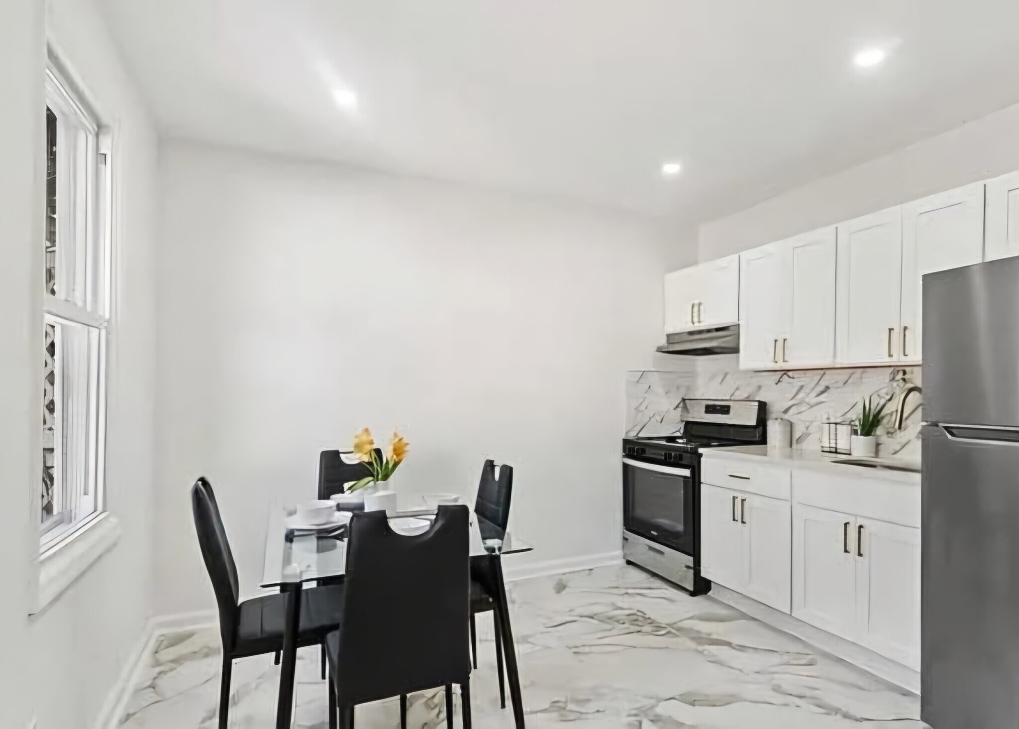 Building Photo - 294 N Park St