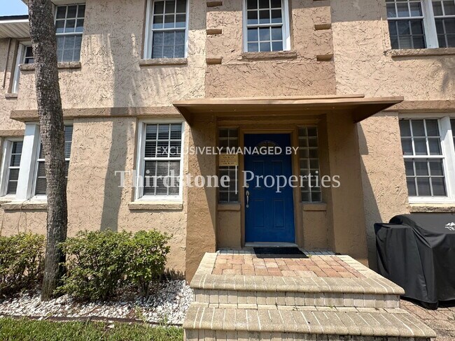 Building Photo - 319 1st Ave N