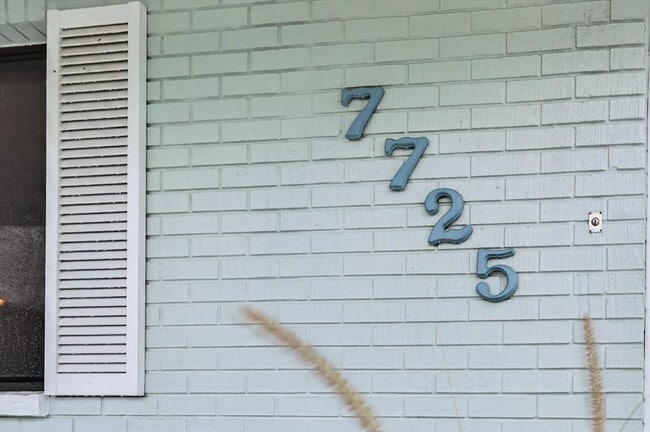 Building Photo - 7725 Summertree Ln
